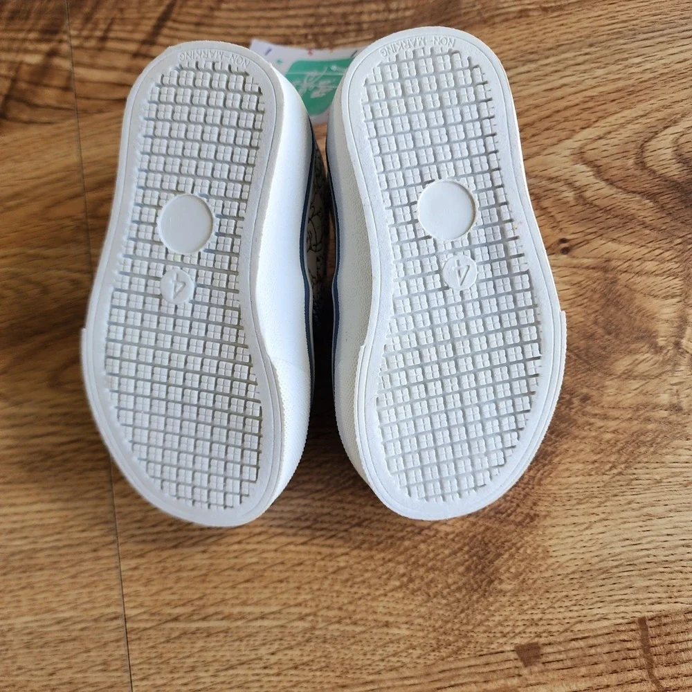 NEW Disney Baby Winnie the Pooh‎ & Tigger Slip-On Canvas Sneakers Toddler Size 4